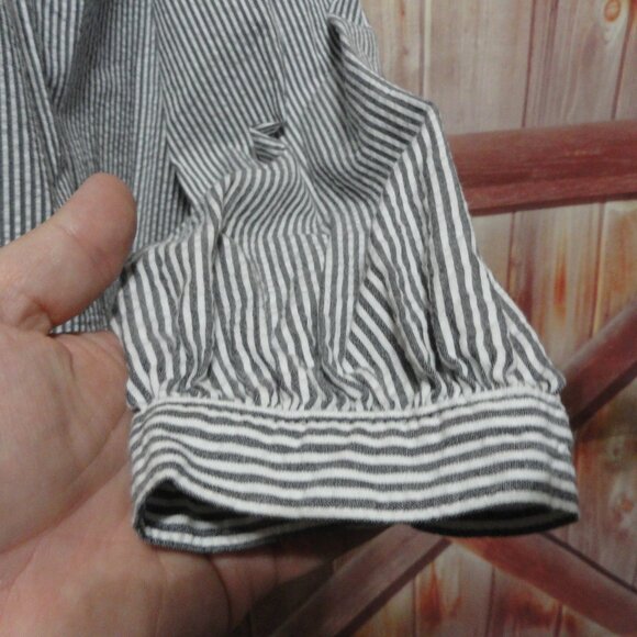 Time & Tru stripped Button up long sleeve blouse, EUC, No collar. - Picture 3 of 5